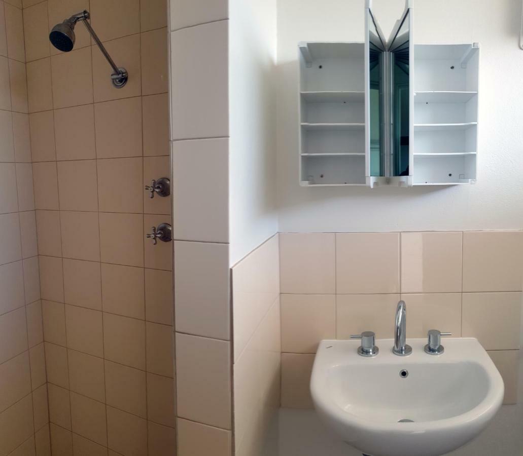 Хостел Bunkers Backpackers Басселтон Экстерьер фото