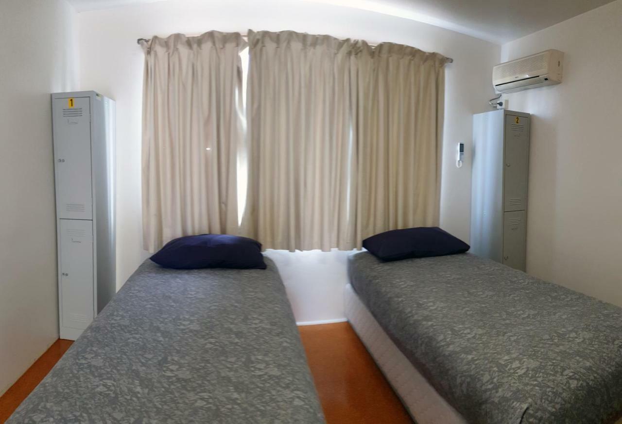 Хостел Bunkers Backpackers Басселтон Экстерьер фото