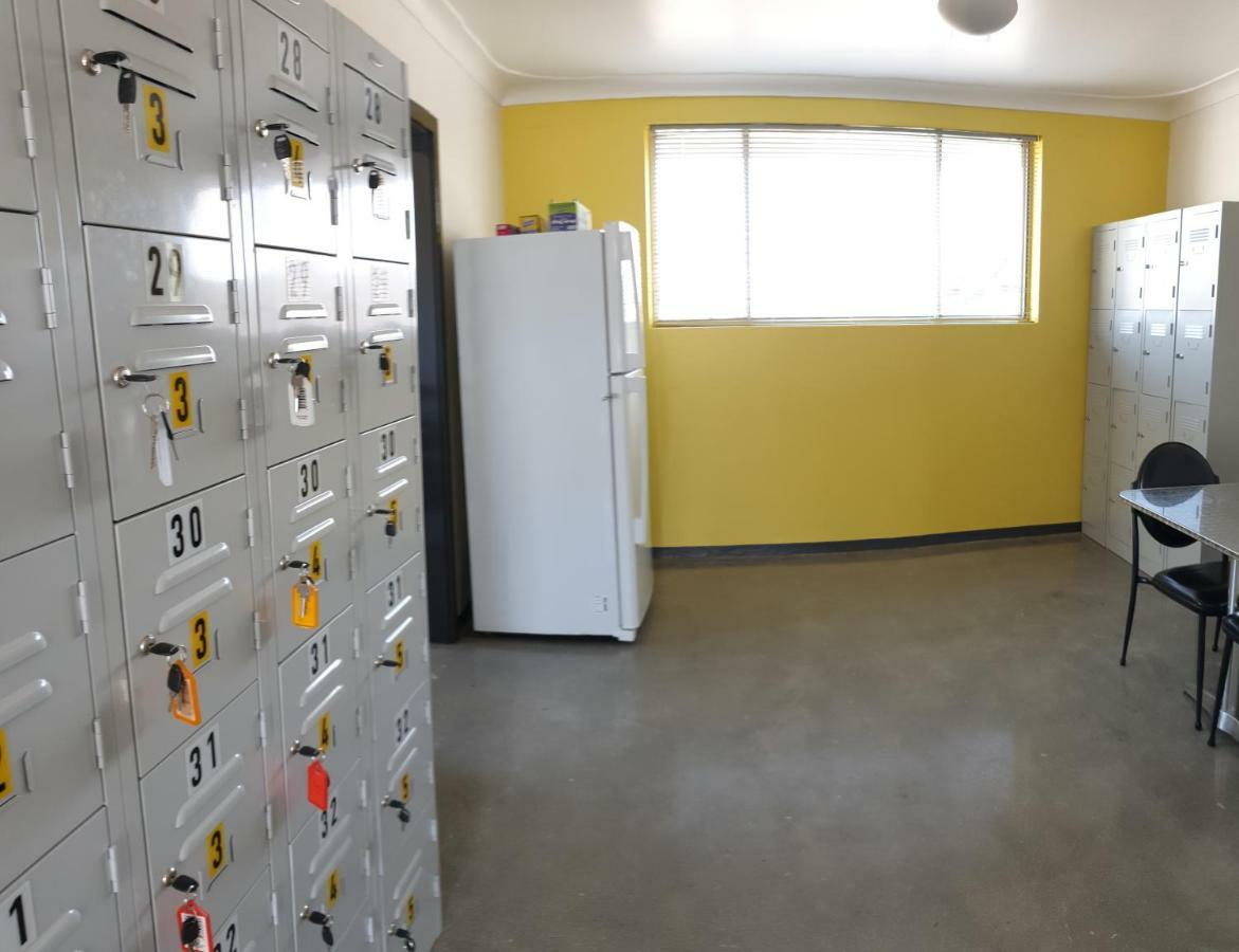Хостел Bunkers Backpackers Басселтон Экстерьер фото